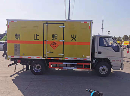 库尔勒爆破器材运输车工人安全操作规范与智能技术保障